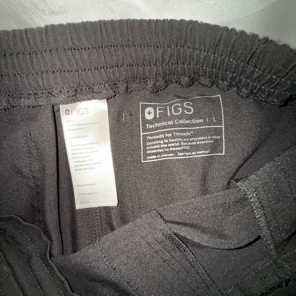 Yola Skinny Scrub Pants™

Figs Technical Collection Black Pants